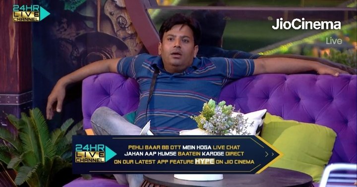 BBossLivefeed's tweet image. #Livefeeds !! 

#Puneet :- 8-8 crore ke 3 bangle hai mere..3 movie sign kiye hai meine....jo 50-50 crore ka business karegi !! 🤣🤣 Mein jhukne wala nhi hu !! 

#Aaliya :- Yaar kya hoga iska ?.

#JiyaShankar :- Kuch nhi ho sakta !