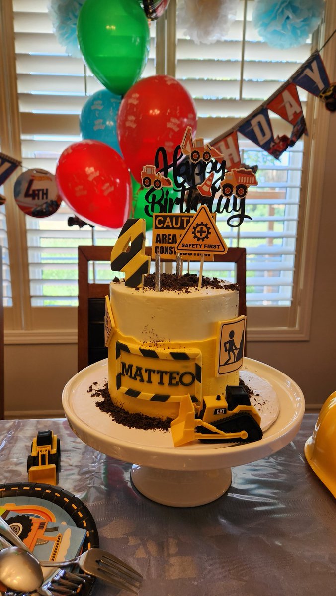 Special birthday cake for a special boy. How is my nephew 4 years old??? #TheyGrowUpSoFast #AuntLife