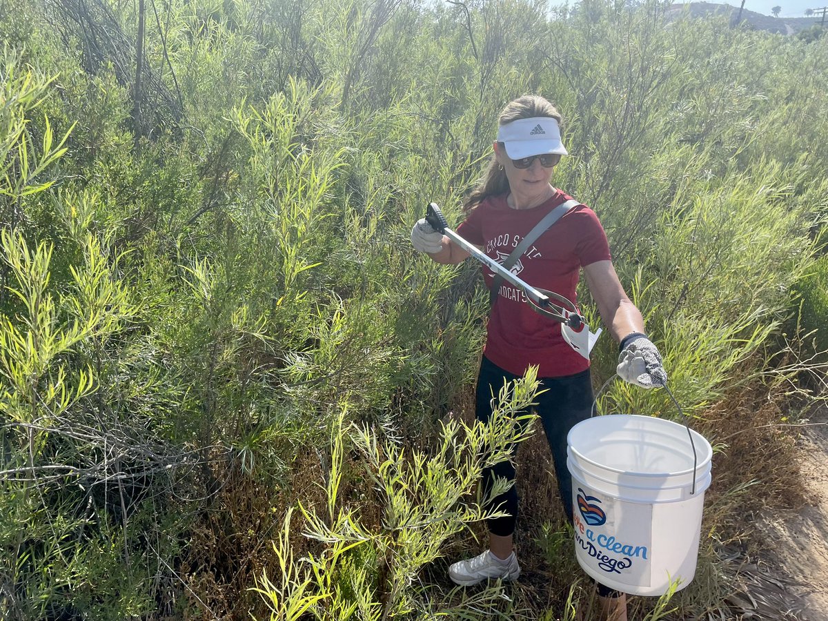 ernestorivera's tweet photo. This morning the @ChicoStateAlum Board of Directors joined @iloveacleansd for a litter cleanup at the Sweetwater Watershed in San Diego as part of our weekend board retreat. https://t.co/ueVpmvyOO5