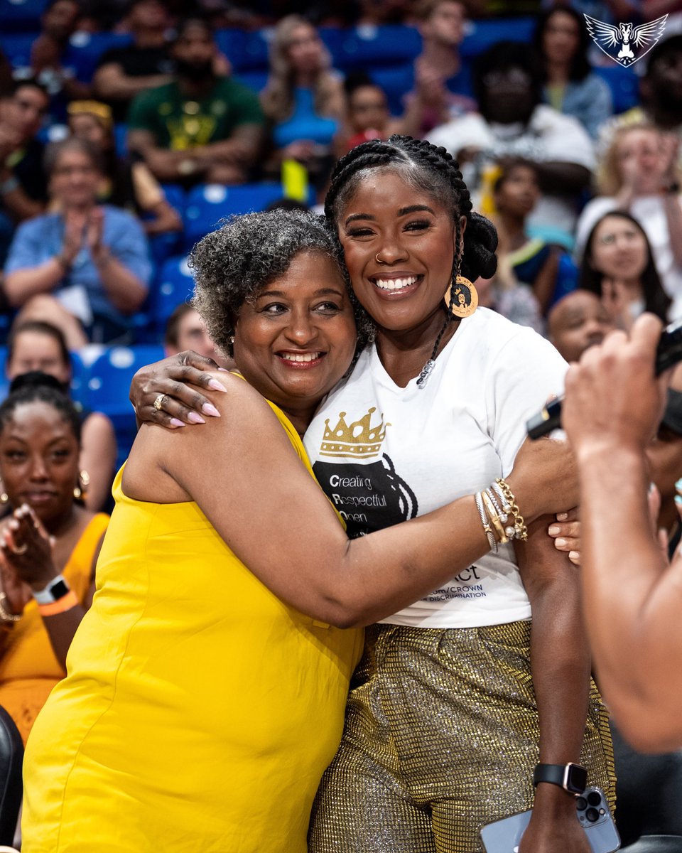 DallasWings's tweet photo. Celebrating Black Excellence 🖤 

@TasharaParker &amp; @RhettaForHD113 here to celebrate Juneteenth for African American Heritage Day! https://t.co/PO1Yy1WYtc