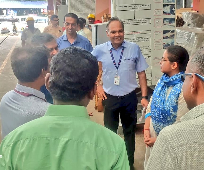 drm_tvc's tweet photo. One Goal: Safety on the Rails! Intra-Railway Safety Audit by PCSO/SR to improve and strengthen the #SafetyFirst railway working.
Shri S.M Sharma DRM/TVC, Shri M.ViJayakumar ADRM/TVC and #TeamTVC divisional officers.
#Ashes23 @ ,s https://t.co/mFIrZQpYkL
