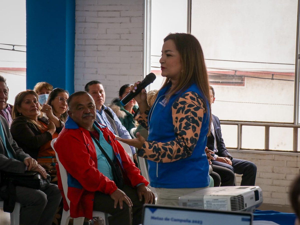 JorgeReinaJ's tweet photo. Hoy, de la mano con la comunidad, los #LíderesEnKennedy se reunen con la bancada del @PartidoMIRA para trazar las líneas de trabajo en favor de toda la Localidad.

@irmalherrera @Fabian_Puentess @LinaPinzonAr https://t.co/CKiiHP6nao