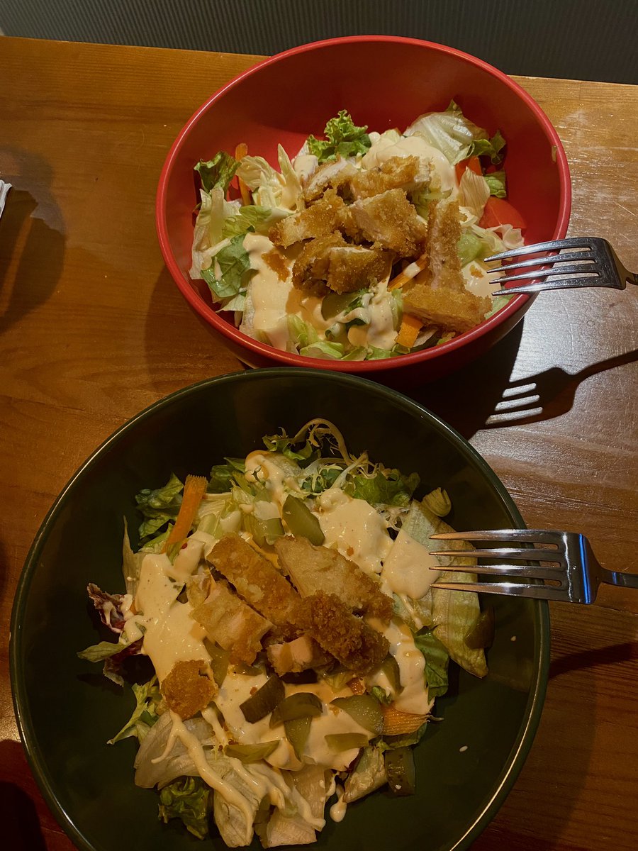 Bugün personel yemegınde shnıtzel vardı salata ve patates yanında neyse bır sos denedım truf mayonezlı acı soslu aşırı iyi oldu 🥹🥹 bakalım hepsi bır arada nasıl olacak