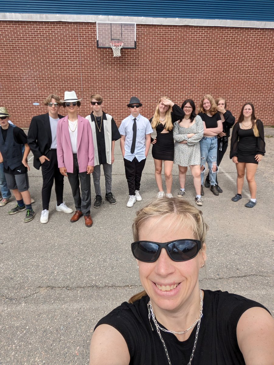 Mrs. Manzer tweet media