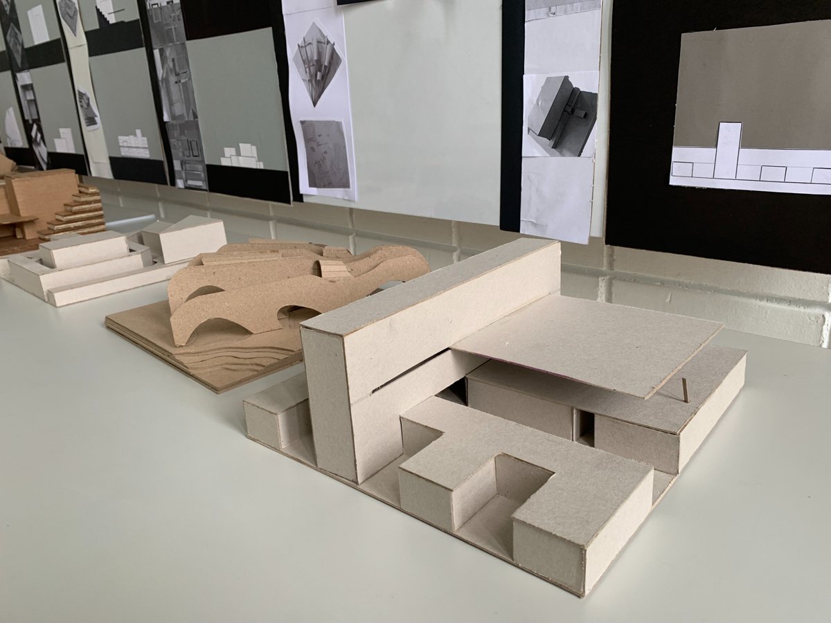 Nuestros estudiantes del primer semestre realizaron la segunda entrega de trabajos de “Taller de Proyectos 1”, una de las materias medulares de la carrera.  

¡Seguimos aprendiendo y creciendo juntos como escuela!