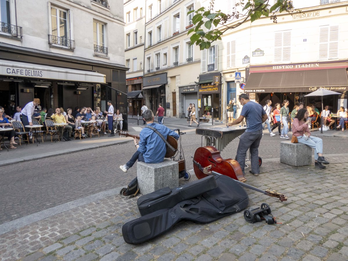 Musicians performing on place de la Contrescarpe in the 5th arrondissement