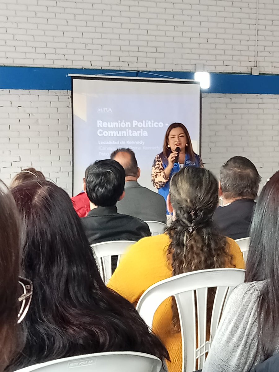 lorenagarzond's tweet photo. En este momento 🤩, reunimos los #LíderesEnKennedy junto con la bancada @PartidoMIRA @Fabian_Puentess @irmalherrera @LinaPinzonAr, para presentar propuestas en pro del bienestar en la localidad. ✅ https://t.co/krjw51WL7J