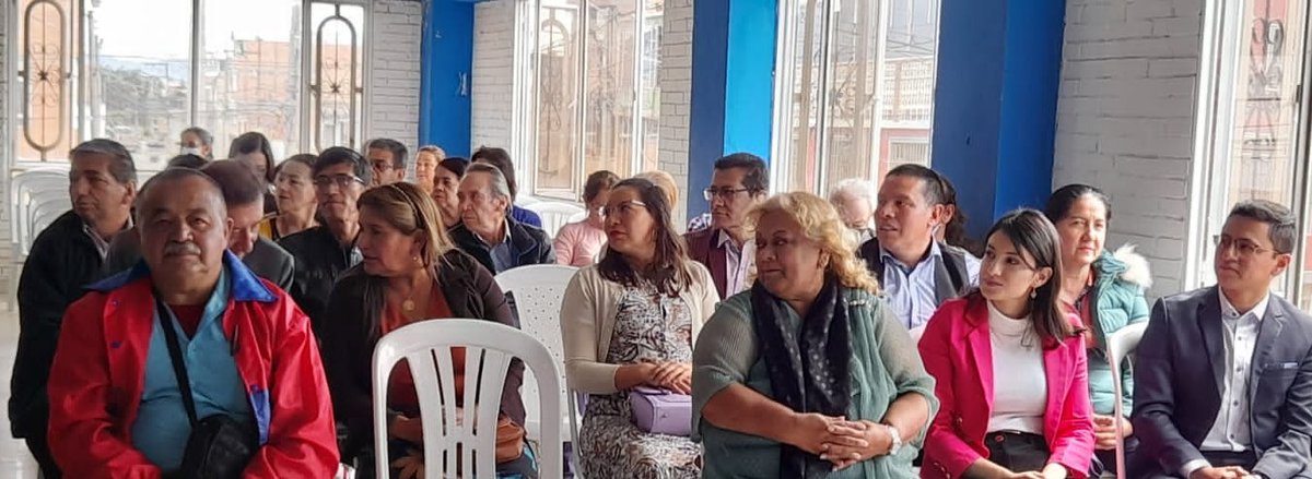 lorenagarzond's tweet photo. En este momento 🤩, reunimos los #LíderesEnKennedy junto con la bancada @PartidoMIRA @Fabian_Puentess @irmalherrera @LinaPinzonAr, para presentar propuestas en pro del bienestar en la localidad. ✅ https://t.co/krjw51WL7J
