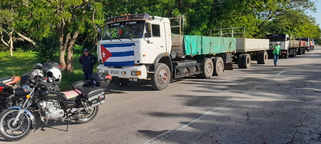 #AnapCuba. En la mañana de hoy se realiza donaciones de productos agropecuarios a la hermana Provincia de Granma. #LatirAvileño #LatirXUn26DeVictorias. #AnapCiegoDeAvila <a href="/RafaelAnap/">Rafael Santiesteban Pozo</a> <a href="/IzquierdoAlons1/">Livan Izquierdo Alonso</a> <a href="/SarduyYamila/">Yamila Sarduy Martínez</a> <a href="/yoel_palmero/">Yoel Palmero Meneses</a> <a href="/OsmaniPerez18/">Osmani Pérez Márquez</a>