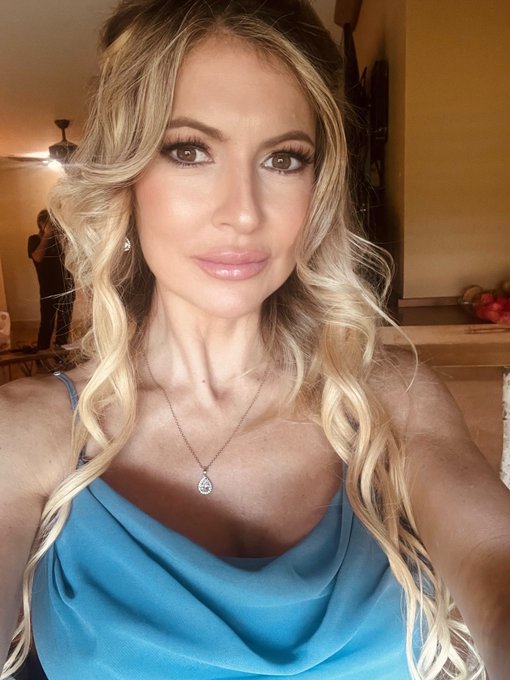 Wedding vibes!  Big day for @ChrissieMayr and @FrankP614!  Bridesmaids!  @Gigiasseenontv @Xia_Land @Whatevah_Amy<a class="tags" target="_blank" title="On Twitter" href="/?out=eyJ0eXAiOiJKV1QiLCJhbGciOiJIUzUxMiJ9.eyJpYXQiOjE3MjExOTQ2ODUsImlzcyI6InR3cG9ybnN0YXJzLmNvbSIsIm5iZiI6MTcyMTE5NDY4NSwiZXhwIjoxNzUyNzMwNjg1LCJyZWRpcmVjdF91cmwiOiJodHRwczovL3R3aXR0ZXIuY29tL0Nocmlzc2llTWF5ciJ9.tQpmkvLMMb0hER1qDWKKOL3pp7CeAccnCjX3d9rIibtkxPKl-dQCj6ry5hbL5u6QWMqA10wJcyVFkfWOFn2jcA">@ChrissieMayr</a><a href="/tag/moriahmills"class="tags"><span>#moriahmills</span></a>