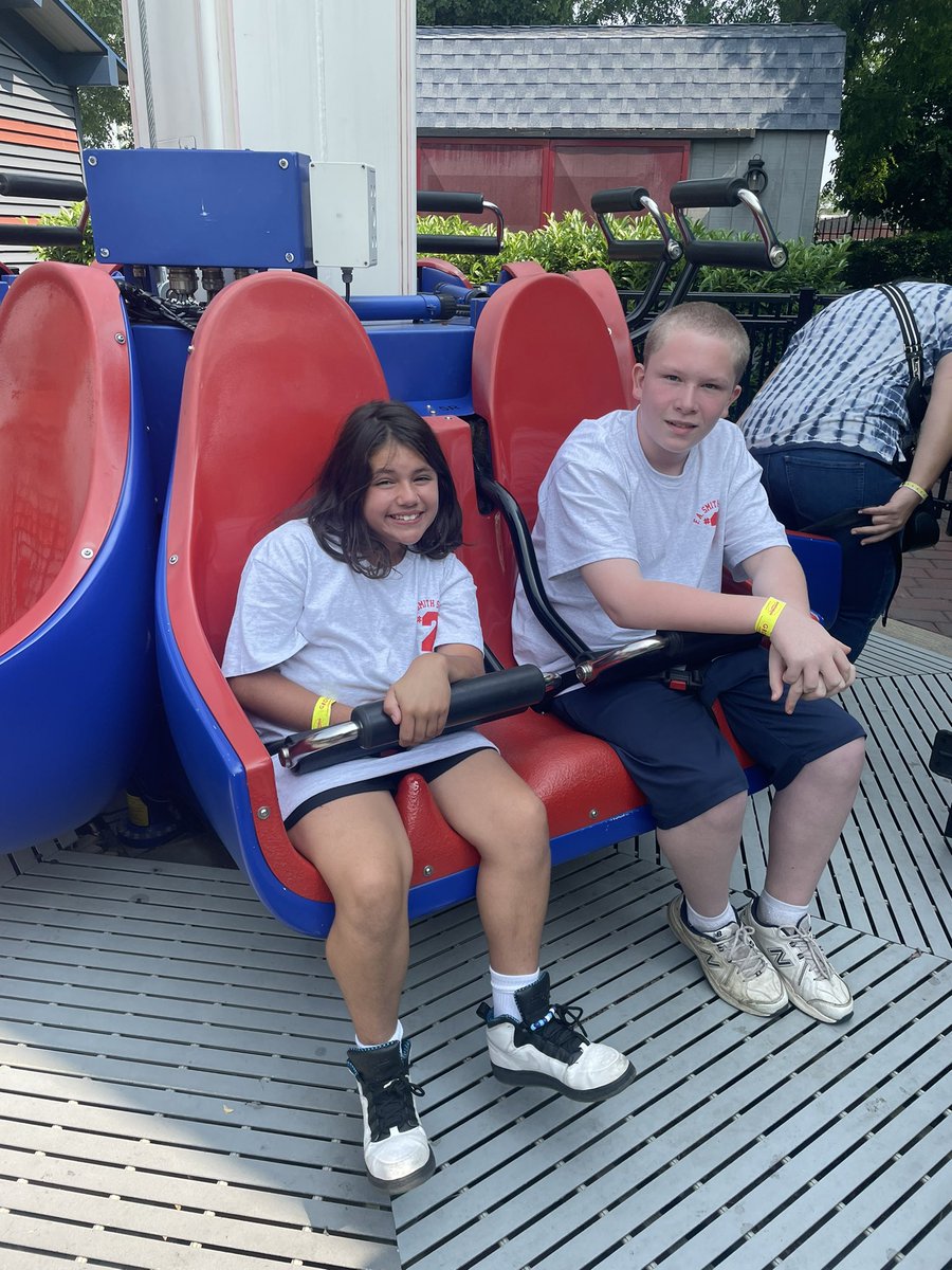 MsDiBari's tweet photo. We had so much fun at Adventureland with our 6th graders! 🎢🎡🎠🎟️ @OceansideSch2 @e_libretto https://t.co/WQtnSdu2r1
