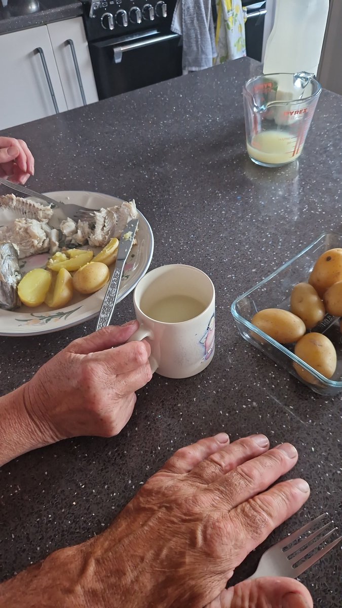 CoinneachSpaid's tweet photo. Ceann gropaig and saus, back in Leurbost😋 https://t.co/wQ5gEWlBXY