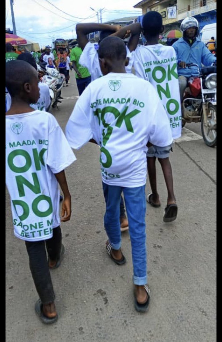 Importing of crowds into big cities & towns is not enough anymore; our neighbors have finally relegated into using innocent children in political rallies (in the southeast) 🤣 This is coercion at it peak (an abuse of children & a crime punishable by law)!! Doe don clean pan dem!!