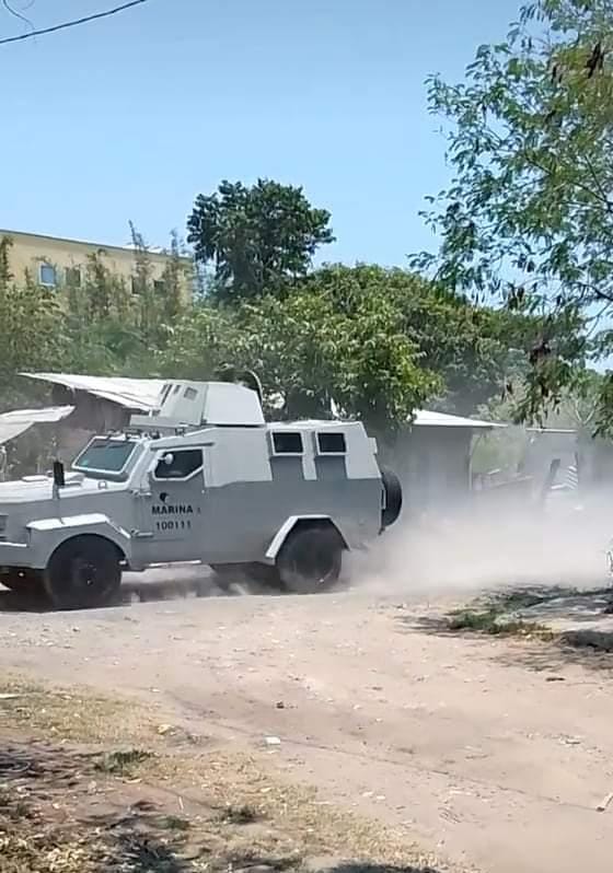 NOTIVER's tweet photo. #llegan #refuerzos de #MARINA a JB #Lobos
Tras #balacera donde #sicarios #atacaron #patrulla de #Policia #Estatal
#Mientras a meses de que acabe #sexenio más #sangriento el #patrón #pide a #corcholatas #continuidad
#No han #parado #masacres ni #ejecuciones https://t.co/k06c3aQ58c