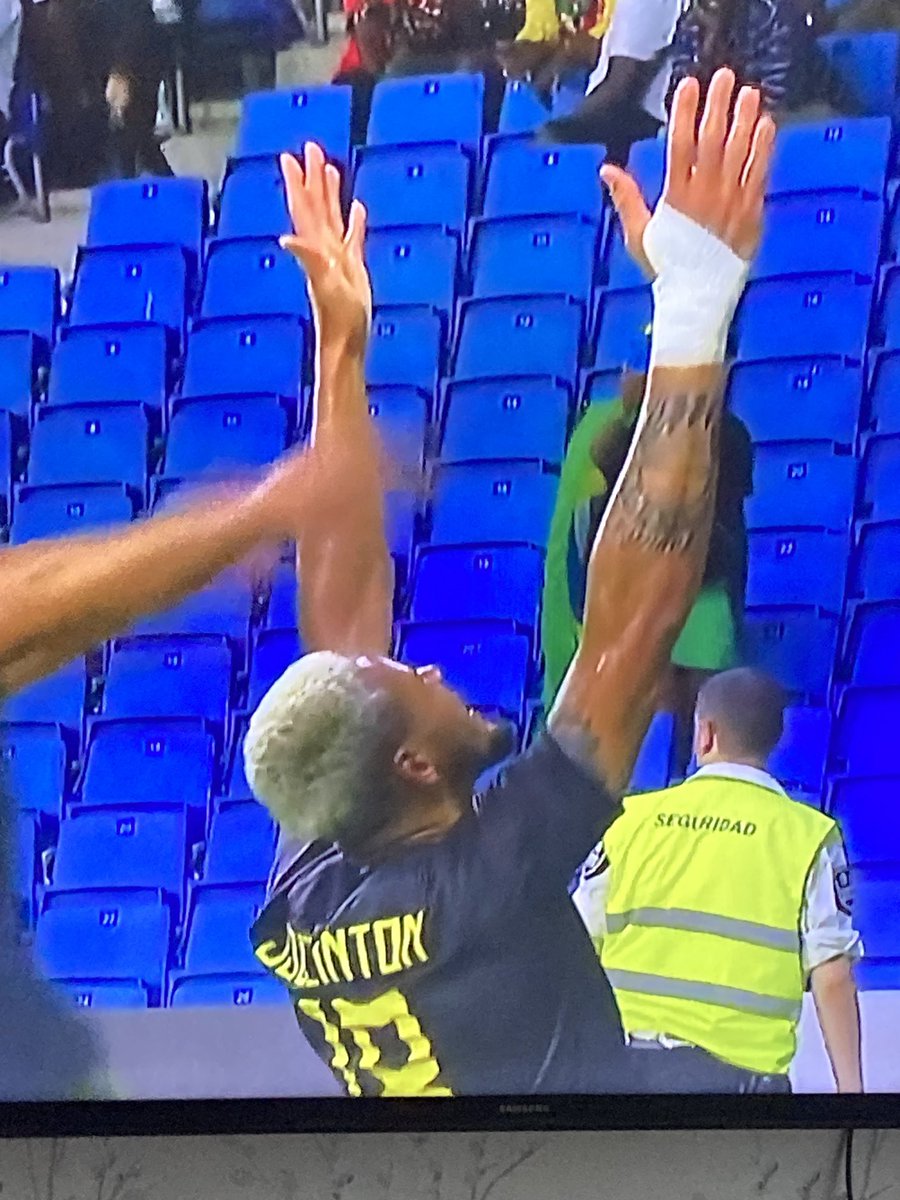 ballaz4's tweet photo. Big joe scores on his debut #nufc 🖤🤍 https://t.co/pOi0SN2l9A