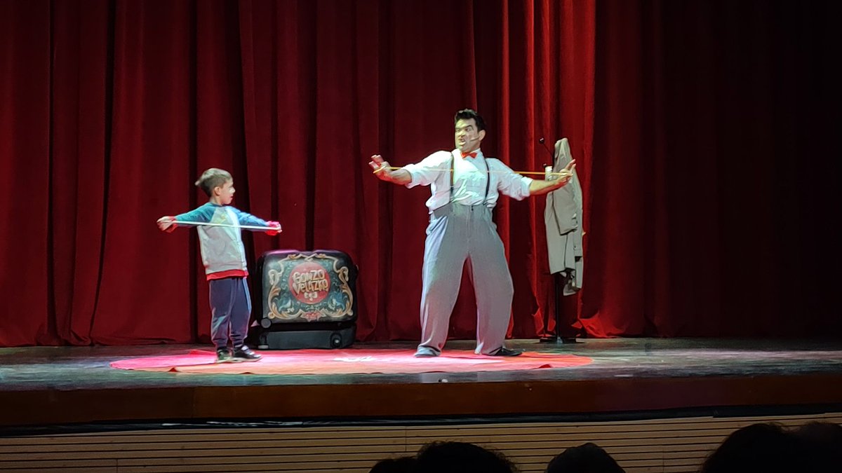 CulturaEnTigre's tweet photo. 🎉 ¡PAYASIANDO! EN EL @TeatroSoriano DISFRUTAMOS DEL SHOW DE GONZO VELAZKO JUNTO A LOS NIÑOS Y NIÑAS PRESENTES.

¡TAMBIÉN NOS ACOMPAÑARON DEL MERENDERO LOS PATITAS DE DON TORCUATO!

GRACIAS A TODOS Y TODAS POR VENIR 🙌

@ZamoraJulio 
@MunicipioTigre https://t.co/RMFGl1LEIv