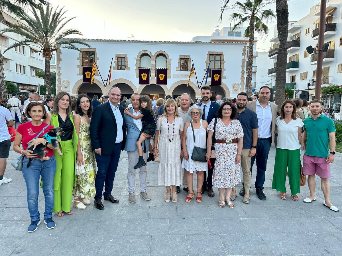 AlanIBZ's tweet photo. Comença una nova legislatura a on continuarem defensant el model de Santa Eulària que volem.

Gràcies @ramonibiza i la resta de companys que heu confiat en jo.

Ara toquen 4 anys d'oposició 🌹 https://t.co/3gt3MIh5tq