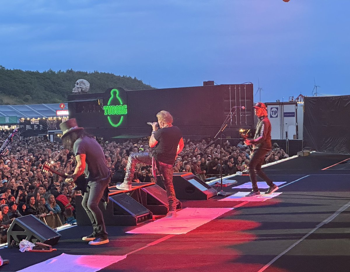 deljamesgang's tweet image. Rock action Copenhell! @gunsnroses #copenhell