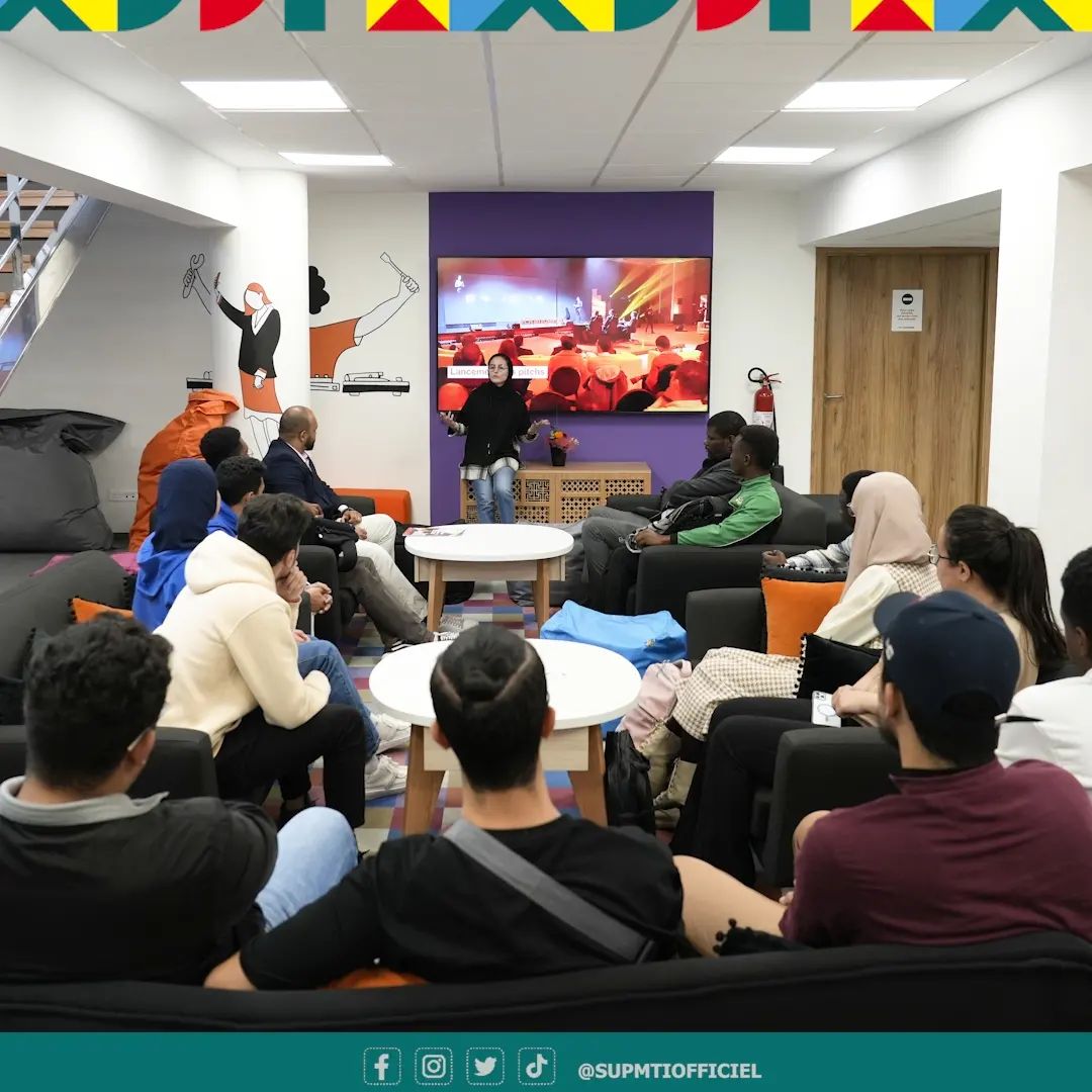 SupMTI1's tweet photo. L'école SUPMTI a organisé en collaboration avec  orange digital center une visite guidée à Orange FAB LAB ,cette visite a offert une expérience pratique et enrichissante aux étudiants, tout en leur fournissant des connaissances et des compétences essentielles .
@orangemaroc https://t.co/gvOFqZMvKC