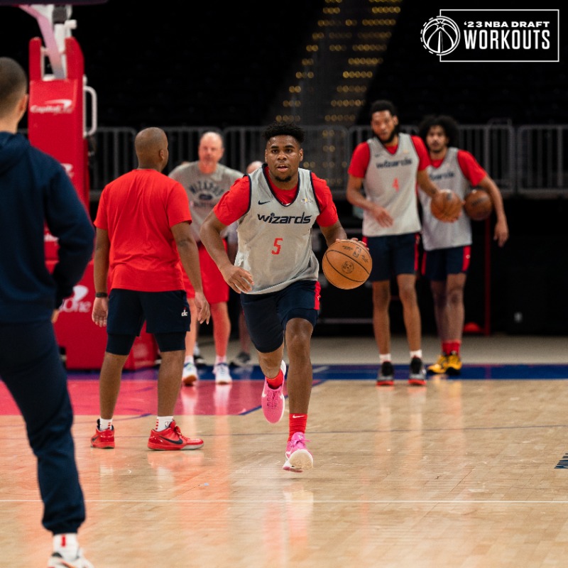WashWizards's tweet photo. in the gym today:
🔹 Emmanuel Akot (@WKUBasketball)
🔹 Jayden Gardner (@UVAMensHoops)
🔹 Bryce Griggs (@OvertimeElite)
🔹 Brendan Medley-Bacon (@NCCU_MBB)
🔹 Malachi Smith (@ZagMBB)
🔹 Jacob Toppin (@KentuckyMBB)

📝 more on today's prospects ⬇️