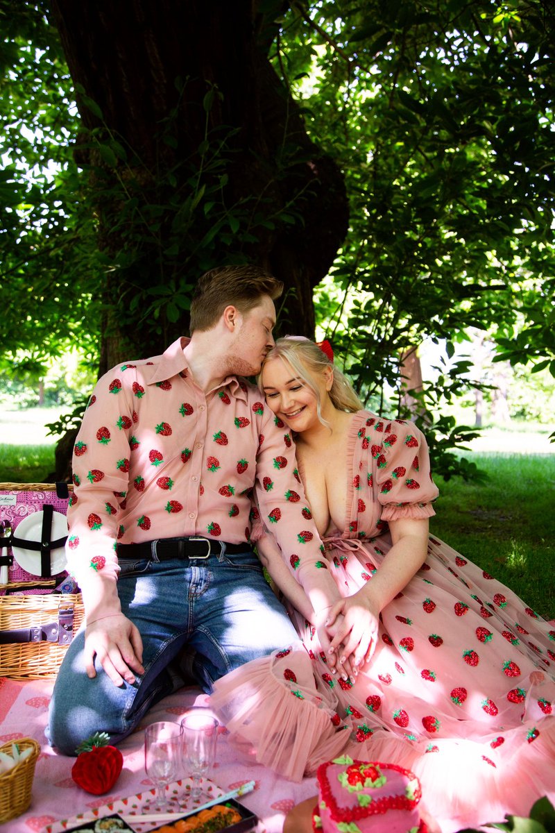 mistacylife's tweet photo. I got my engagement photoshoot pictures 🥹🍓 https://t.co/r0VG1fsyEA
