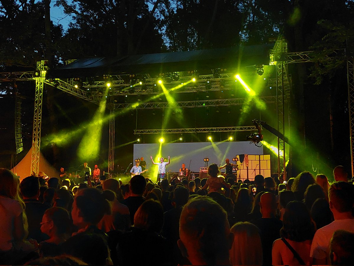 ibirus's tweet photo. Uz džabe koncert dolazi iskljucivo zuja na šanku. #craftbeertragedies #psihomodopop40 https://t.co/TmsCz61Zek