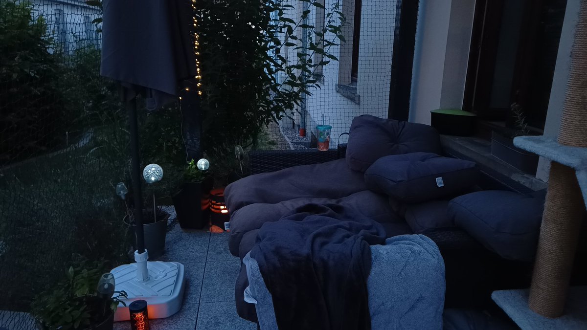 Ich so:  'Heute Abend geht's früh ins Bett'

Meine Terrasse: