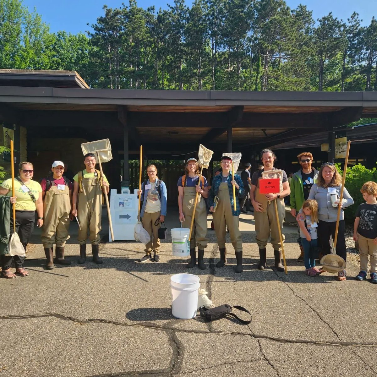 KelloggBirdSanc's tweet image. Thank you to all who participated in today’s #MSUKBS BioBlitz! 🐛🌿🔍 Groups surveyed biodiversity across the Sanctuary’s many habitat types, including prairie, forest, wetland &amp;amp; agriculture. Stay tuned as we compile the data &amp;amp; learn which species were recorded! 📸: Sarah Roy