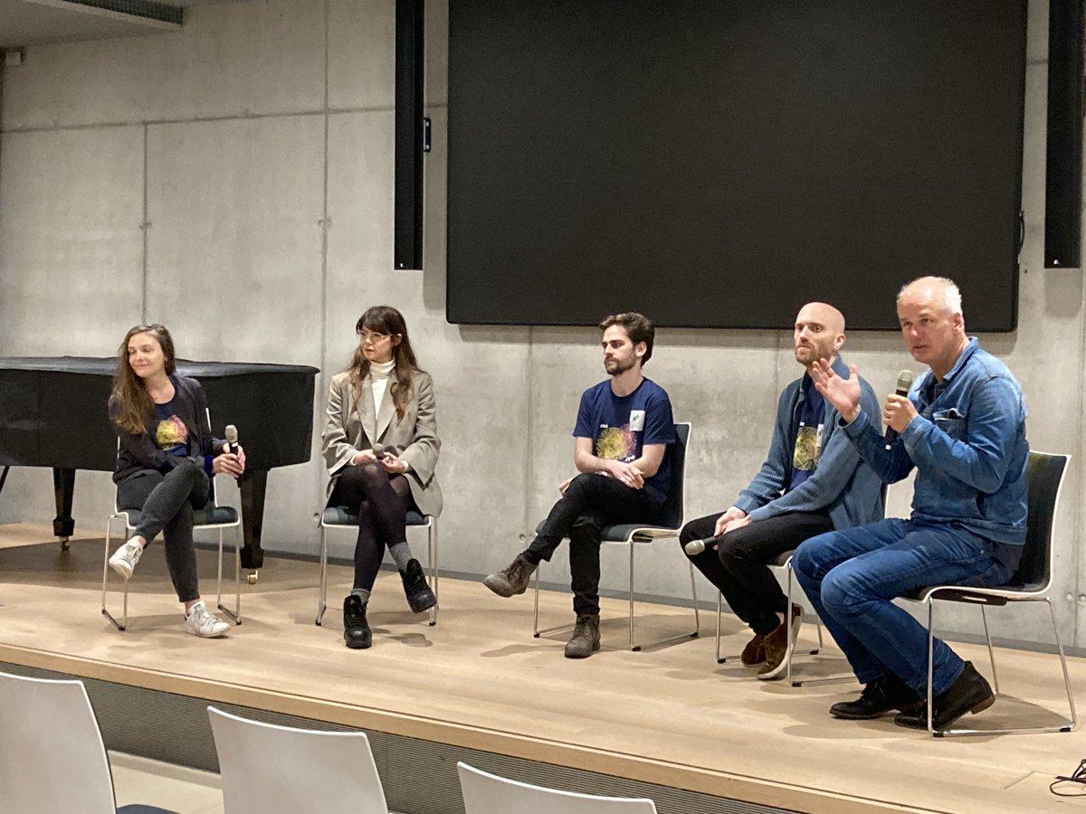 AI can detect patterns of health/disease trajectories thus enabling precision medicine. Our panel discuss <a href="/LNDWBerlin/">LNDWBerlin</a> how AI impacts discovery processes

Diskussion: KI &amp; Forschung kann Muster in Gesundheit &amp; Krankheit erkennen, so präzise Medizin möglich

mdc-berlin.de/research/disco…