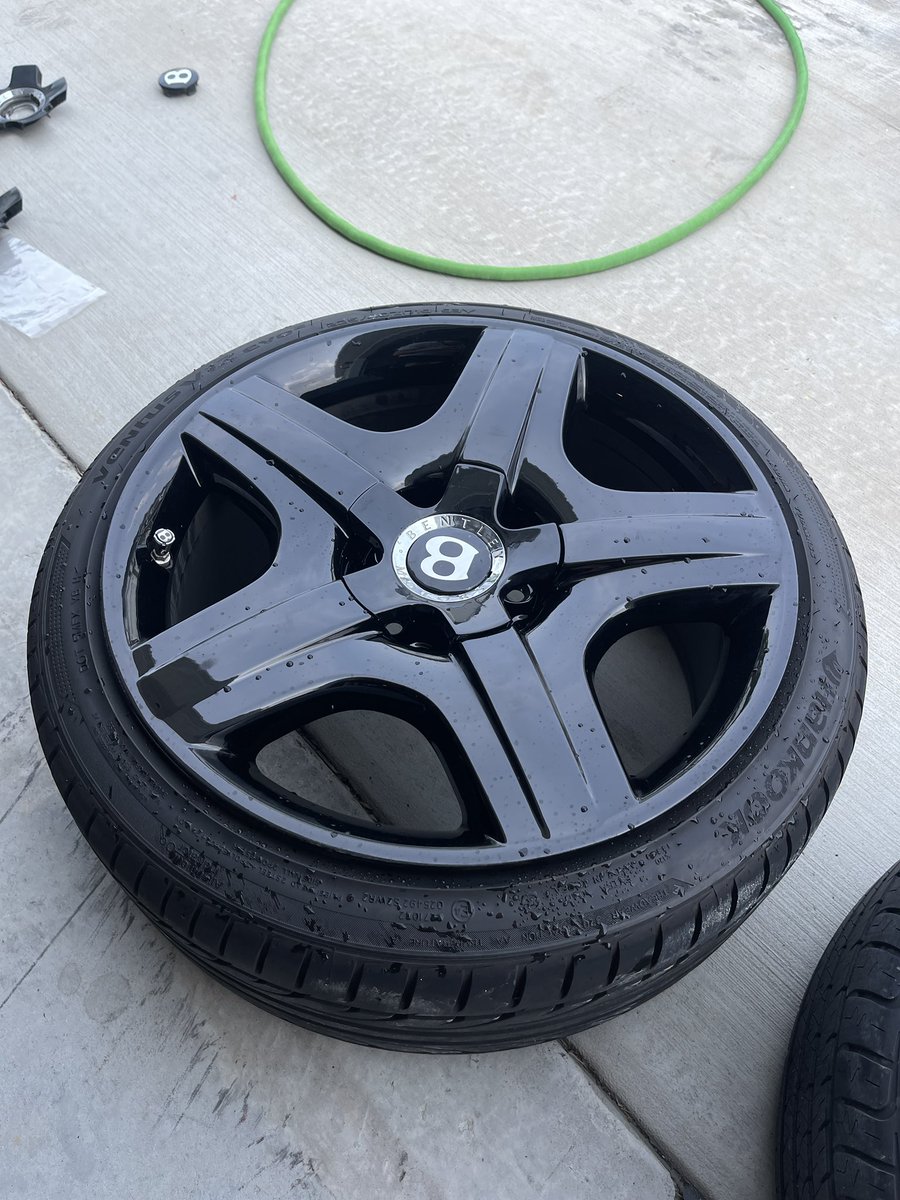 LEP_VIP's tweet image. My dumbass didn’t realise all MKIVs are 5x100 😂 So I can’t do anything with them, but I have Bentley wheels lmao