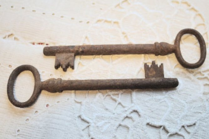#Rusty #metal #Keys #Set of 2 #rustic #decor #oldkeys #SkeletonKeys #vintagekey #steampunk #craftsupplies #wedding #supplies etsy.me/3mJb2OD