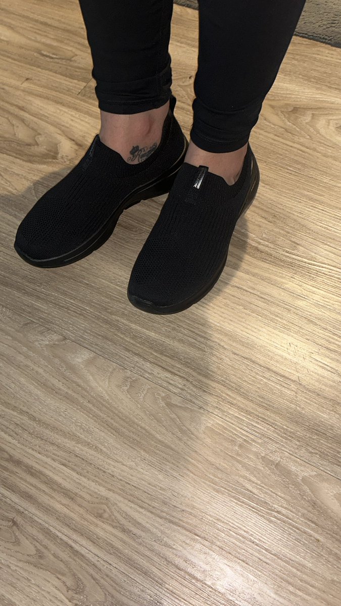 Mrs humphrey Bogart tweet media