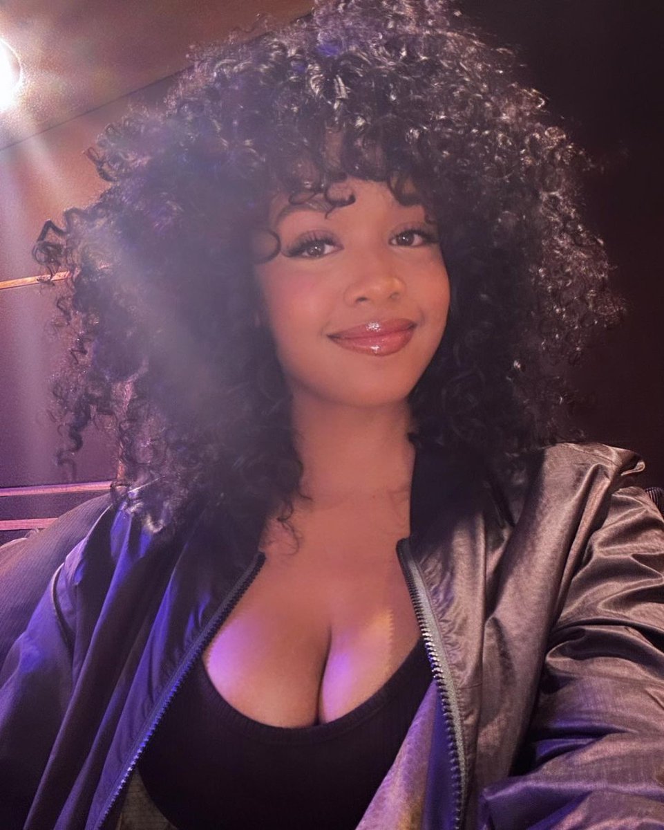 Audacy's tweet photo. Still loving @HERMusicx in #EveryKindOfWay 😍
🎧 Turn up 'The Vibe' Radio: https://t.co/vsCAoWDaVW https://t.co/RnpFFNRjvD