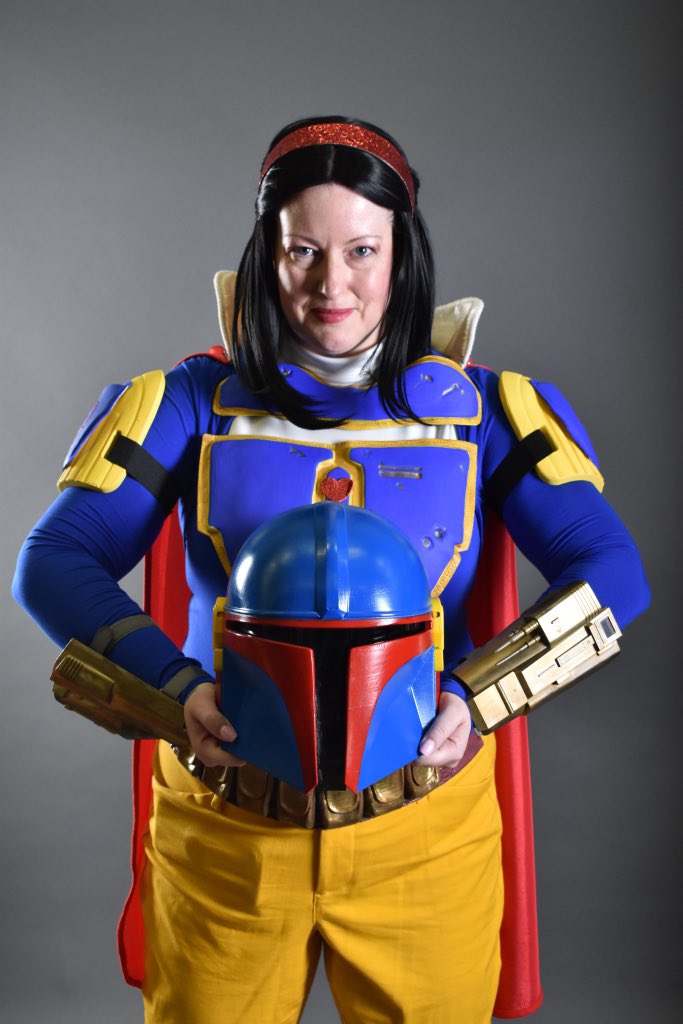 SmithAlanna's tweet photo. @Jon_Favreau @themandalorian when you are ready for a Princess/Mandalorian mashup, I’m your girl! Din Dopey &amp; I are ready &amp; waiting! 🥰💗🤓✨🍎 #Mandalorian #snowwhite #StarWars #dreamrole https://t.co/bi9fMQarcF