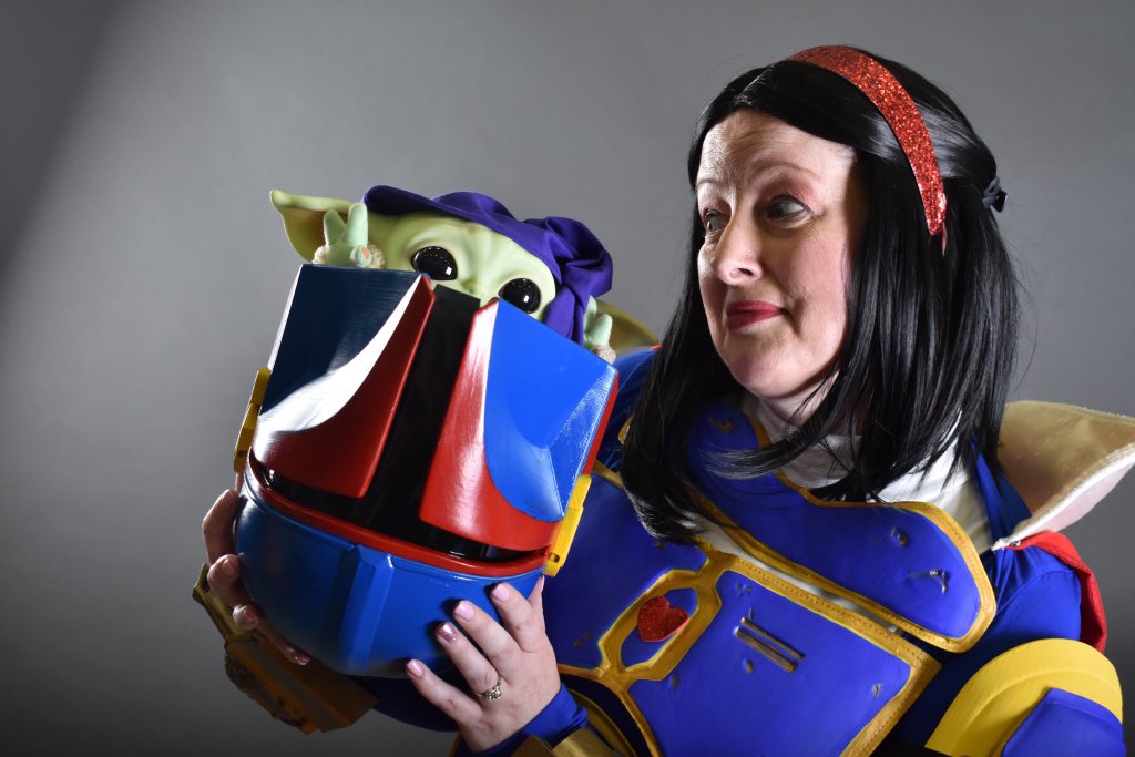 SmithAlanna's tweet photo. @Jon_Favreau @themandalorian when you are ready for a Princess/Mandalorian mashup, I’m your girl! Din Dopey &amp; I are ready &amp; waiting! 🥰💗🤓✨🍎 #Mandalorian #snowwhite #StarWars #dreamrole https://t.co/bi9fMQarcF