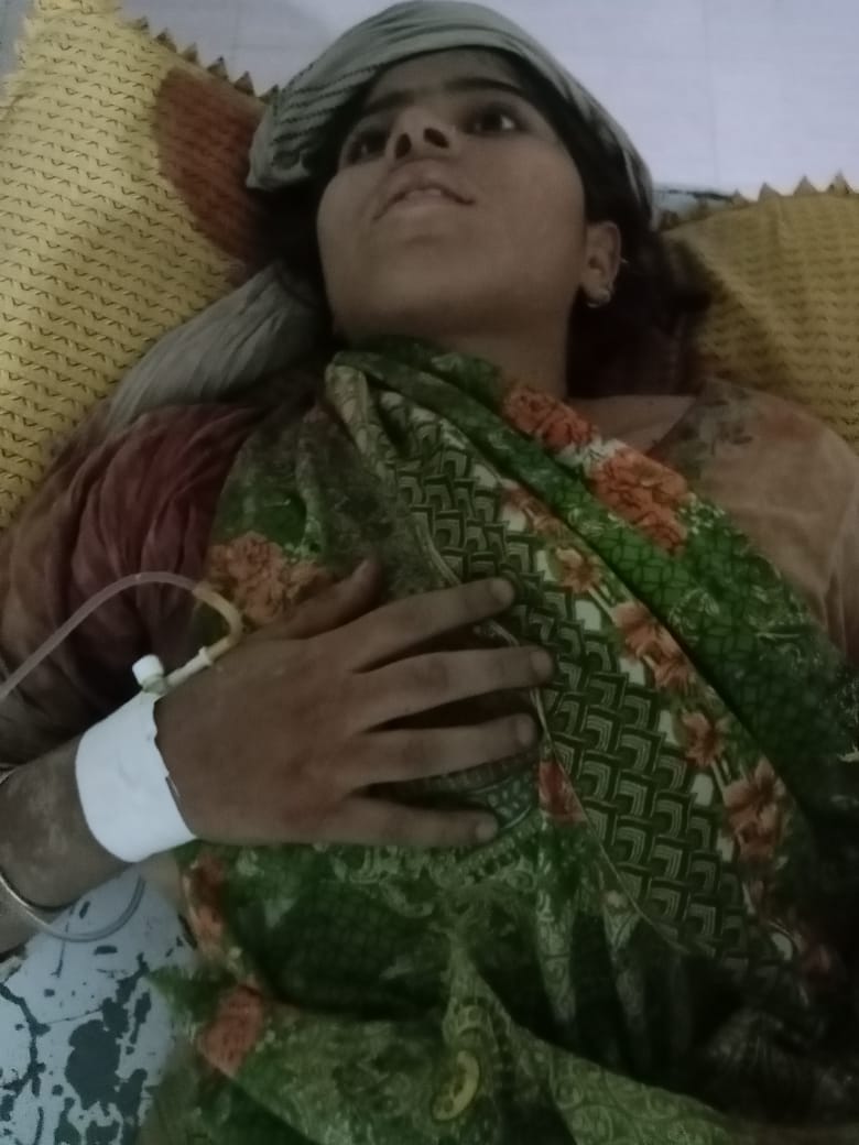 17 سالہ خیرالنساء جاگیرداروں کی بربریت کا شکار ہے، 11 سال کی عمر میں ایک سال اغواء رہی، بازیاب ہوئی تو پے در پے حملے، جھوٹی FIRs, بھائیوں کے اغواء،  والد کی جعلی مقدمات میں گرفتاری جیسے عذاب سے لڑتے 17 جون کو گھر پہ ہونے والے حملے میں گولی لگ جانے سے شدید زخمی ہوگئی 1/2