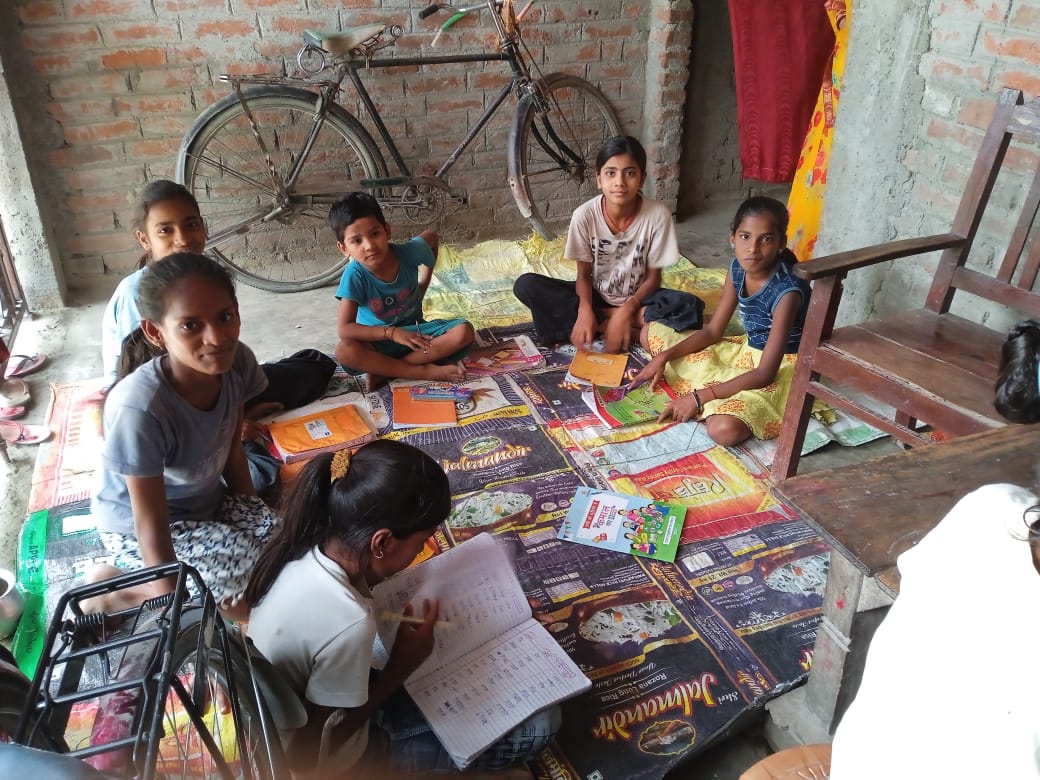 iSakshamWork's tweet photo. 🌞📚 Glimpses of our Summer Camps led by Edu-leaders in Bihar! Despite scorching heat (41-46°C), children enjoy safe &amp; fun learning spaces indoors. Engaging in exciting activities, they beat the heat while expanding knowledge. Learning never stops! #SummerCamps #EduLeaders 🏕️🌳 https://t.co/QyNqk1x6Yb