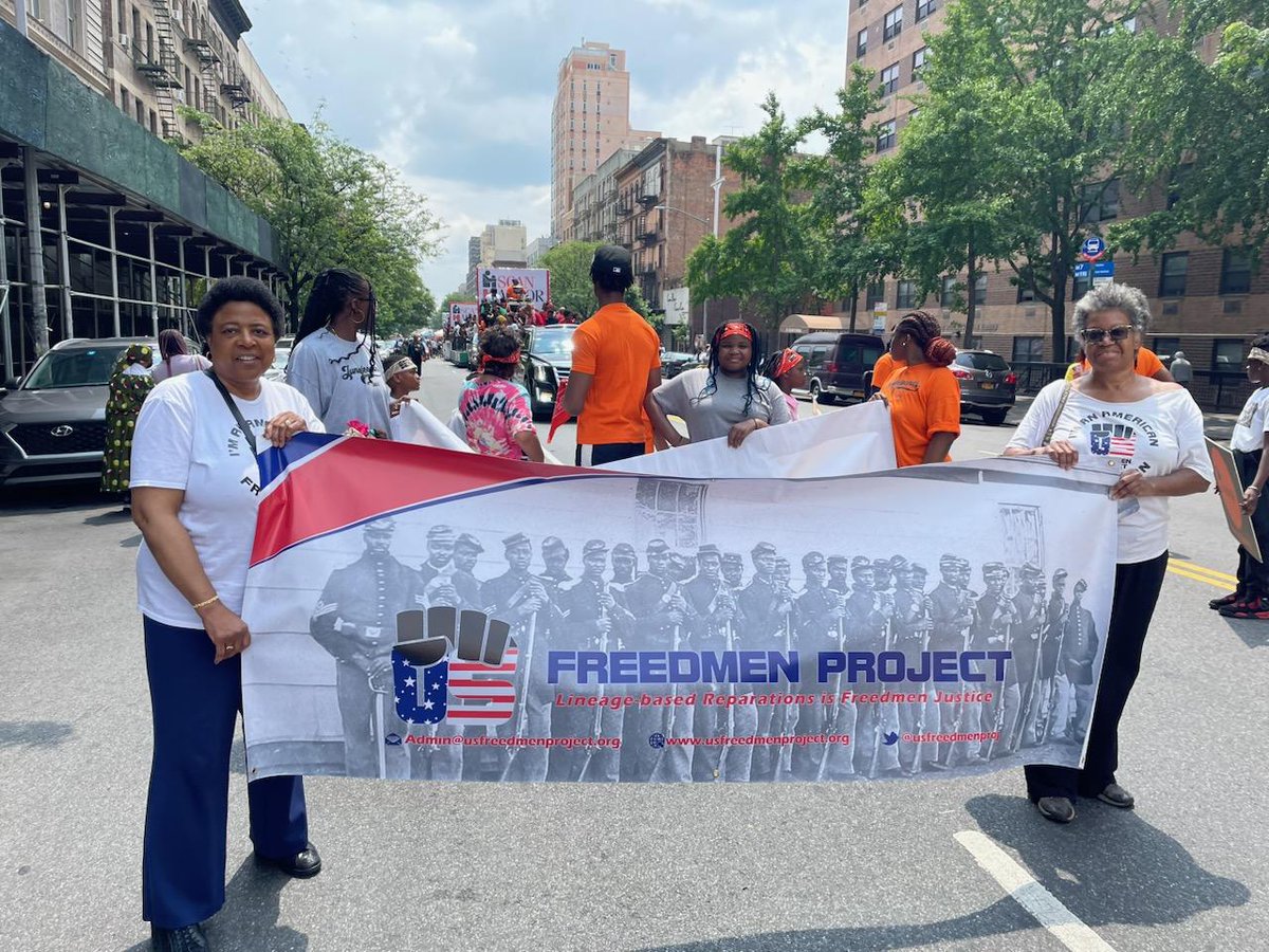 The1stLadyLove's tweet photo. Shout out to @USFreedmenPrj out here in these Juneteenth Streets
#30thHarlemJunteenth
#Reparations
#Harlem #Harlemparade https://t.co/dIRivOyMHD