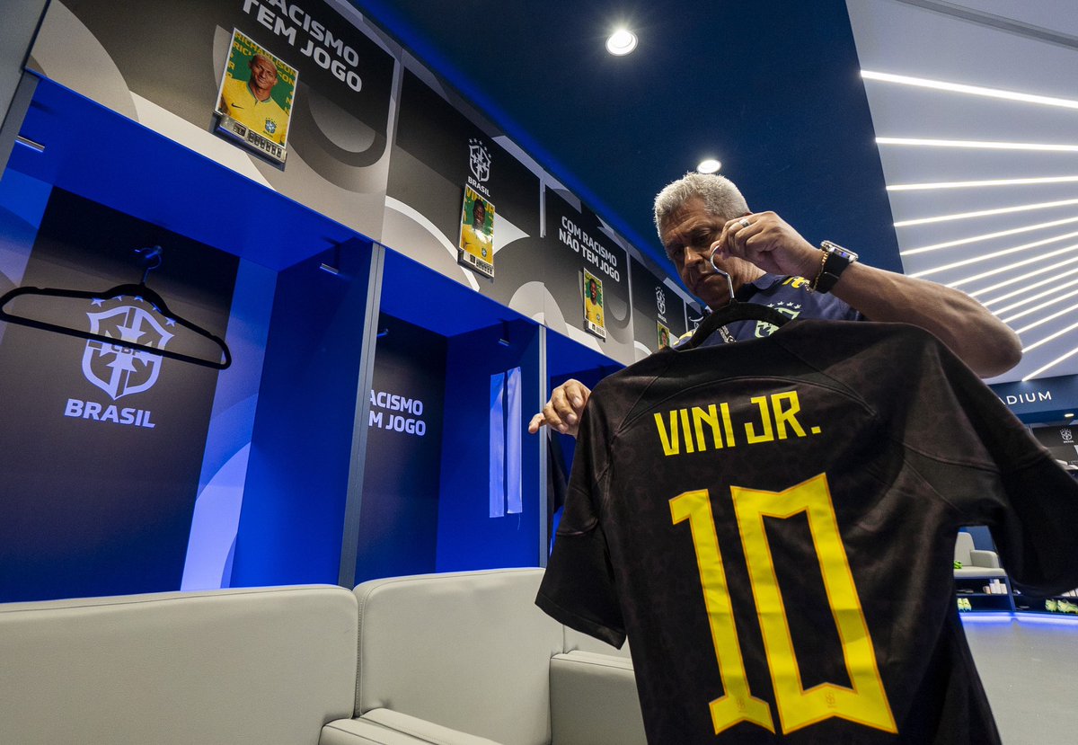 Brazil are wearing all black for the first time in their history to fight against racism.

Vinicius, who has been the victim of horrific racial abuse recently, is wearing the number 10, the nations most famous and emblematic shirt.

A powerful message.