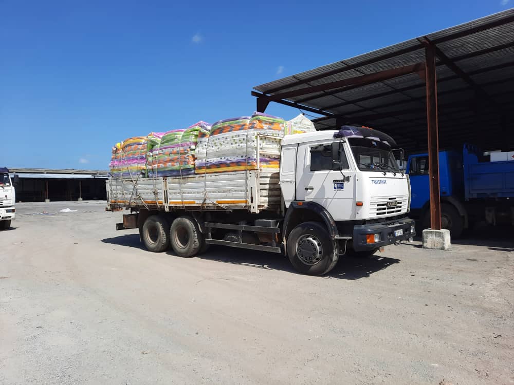 Gracias a la solidaridad nacional e internacional en #PinardelRío continuamos recibiendo ayuda para la atención a  damnificados del Huracán Ian, en los últimos días 40 contenedores de elementos de techo, colchones,  kit de higiene, cocina,  herramientas y alimentos.  <a href="/DiazCanelB/">Miguel Díaz-Canel Bermúdez</a>