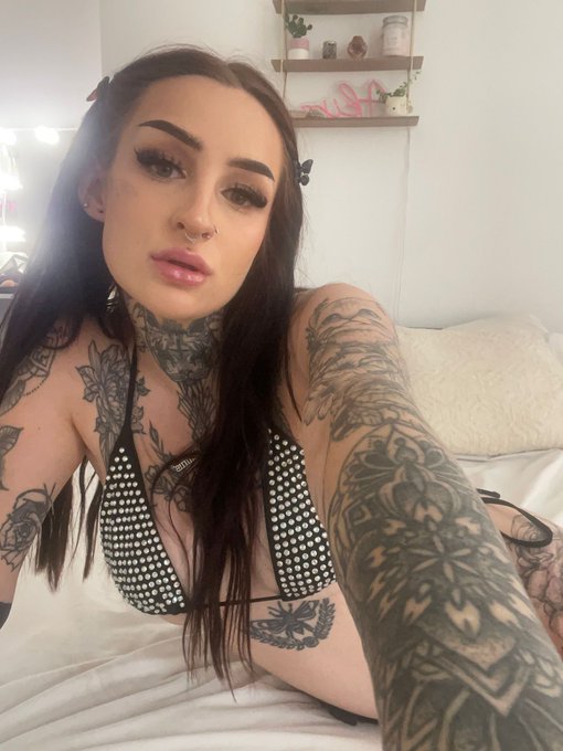 i want a cuddle https://t.co/VwFC7sQqXG