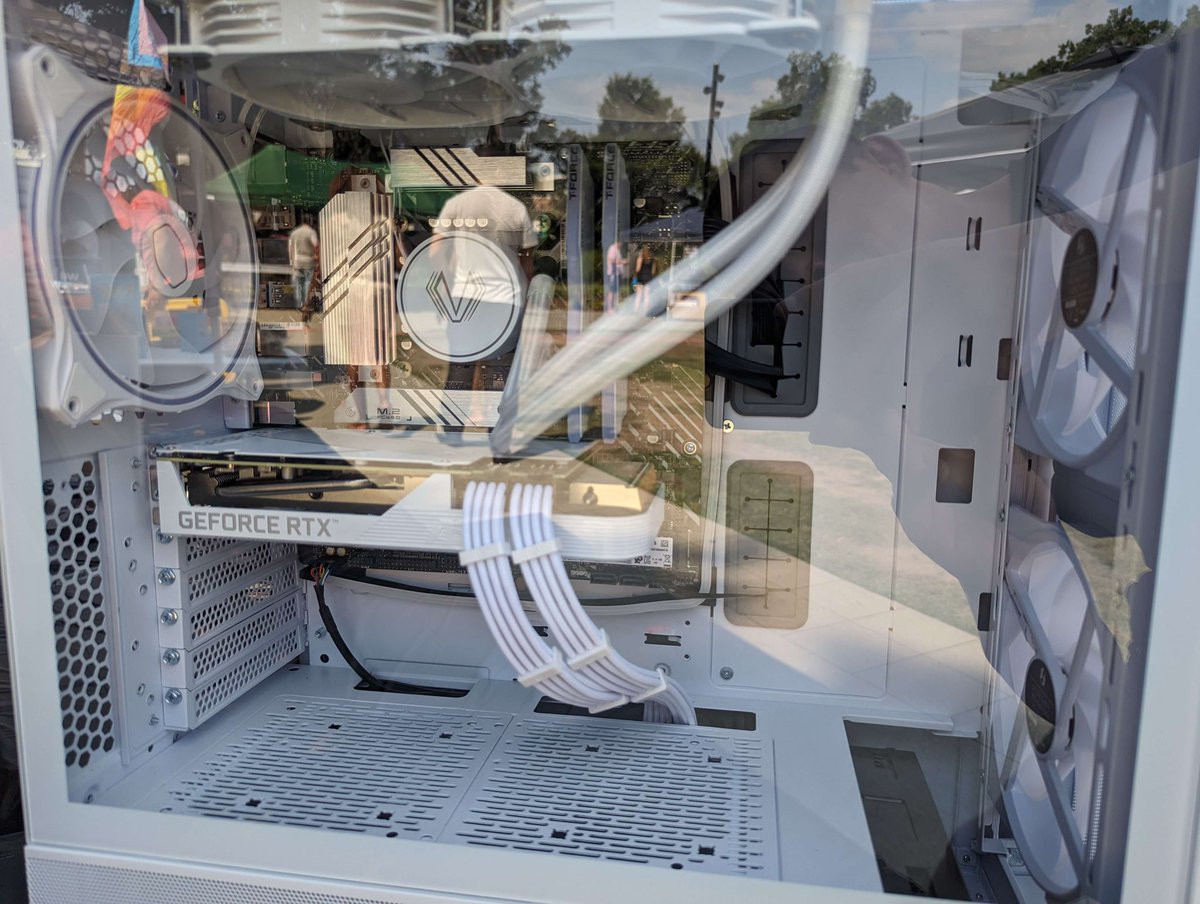 PHYNIXPC tweet picture