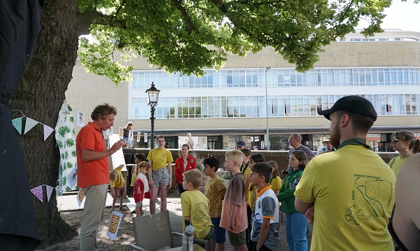 Boomtag voor zomerlinde bij de Koemarktbrug Schiedam

‘Ik lever jaarlijks 435 dagen zuurstof voor één persoon’

deschiedammeronline.nl/artikel/detail…

<a href="/BomenriddersSch/">Bomenridders Schiedam 🌿</a>