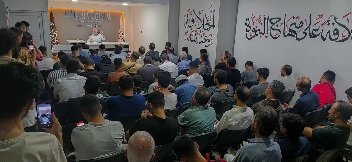 “Toplumsal Değişim Ve Sorumluluklarımız” Konulu Panel İzmir Temsilciliğimizde Gerçekleştirildi.

Taha Yılmaz’ın açılış konuşması ile başlayan program, Hafız Mahmut'un Kur'an tilaveti ile devam etti.