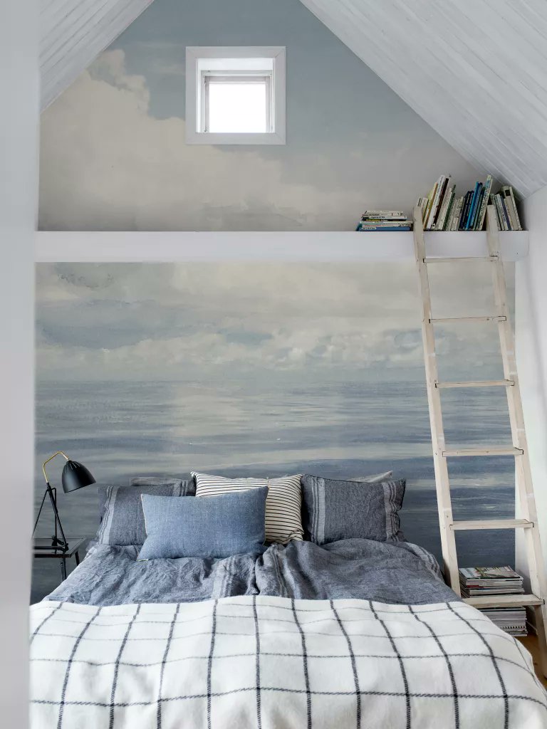 Don't underestimate the influence a mural can have on a bedroom's #interiordesign. #homedecortips  cpix.me/a/171782492