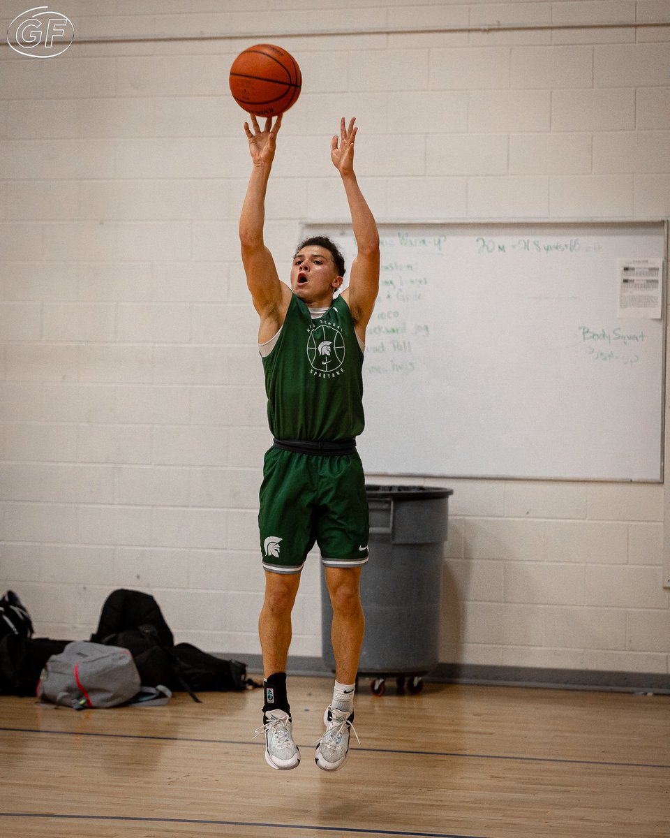 𝑺𝑼𝑴𝑴𝑬𝑹 𝑯𝑶𝑶𝑷𝑺
It’s been a productive month of June for our program. Wrap things up next with practices and the Big Red Summer Jam in Huntsville, AL. 

📸: <a href="/griffincox7/">Griffin Cox</a>