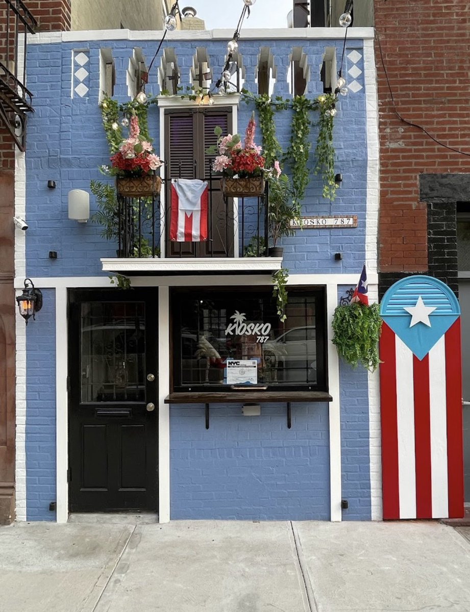 Puerto Rican eateries have disappeared from Brooklyn - in response to erasure & out of love & resistance Kiosko 787 is bringing life to Gowanus with Boricua authenticity and flavor- head there to help them thrive at 488 Gowanus 💃🏽💃🏽💃🏽
🇵🇷  Kiosko 787