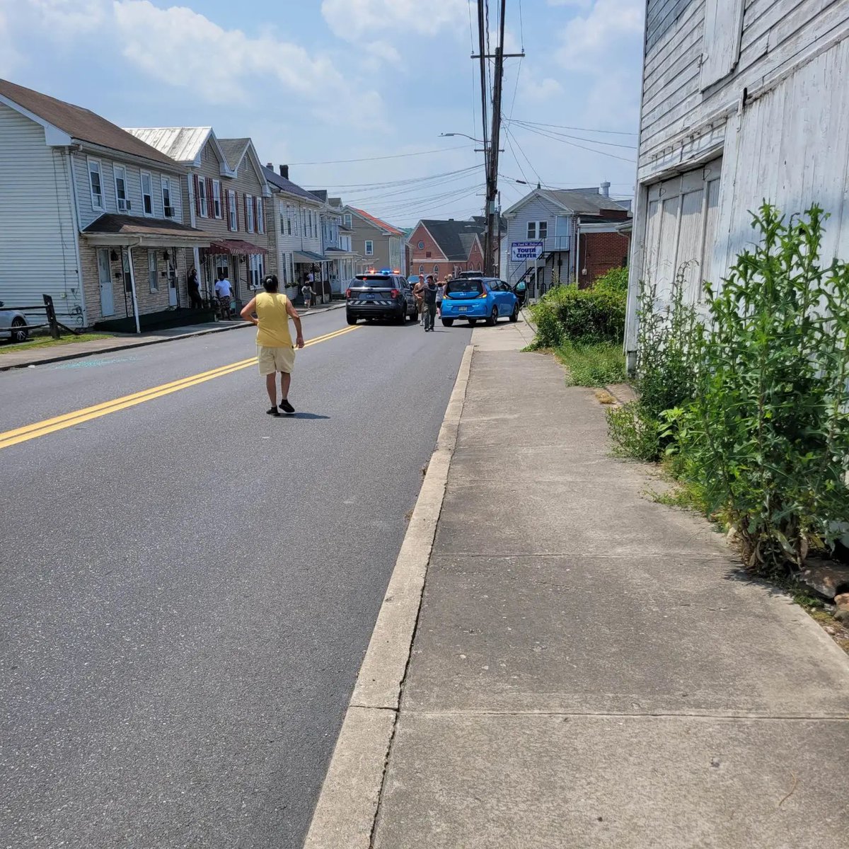 BREAKING: A Pennsylvania State Police Trooper in Juniata County was shot and injured during duty. The trooper encountered an armed individual near Troop G, Lewistown Station, who opened fire. The injured trooper's condition is currently unknown. #PAStatePolice #OfficerDown