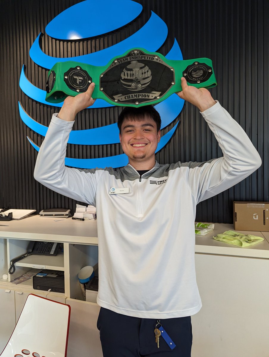 <a href="/hd501k/">Hector Donatlan</a> executing a fiber event and coming back to our store to be handed over the top district belt for May. Oswego holding the belt for two months in a row thanks to @BChavezATT and <a href="/hd501k/">Hector Donatlan</a>.  @alBARETOE718 <a href="/TeamFusionGLM/">Team Fusion</a> <a href="/shawnglinski/">Shawn Glinski</a> @BrianWest_GLM <a href="/Chrisvidal_GLM/">Christopher Vidal</a>