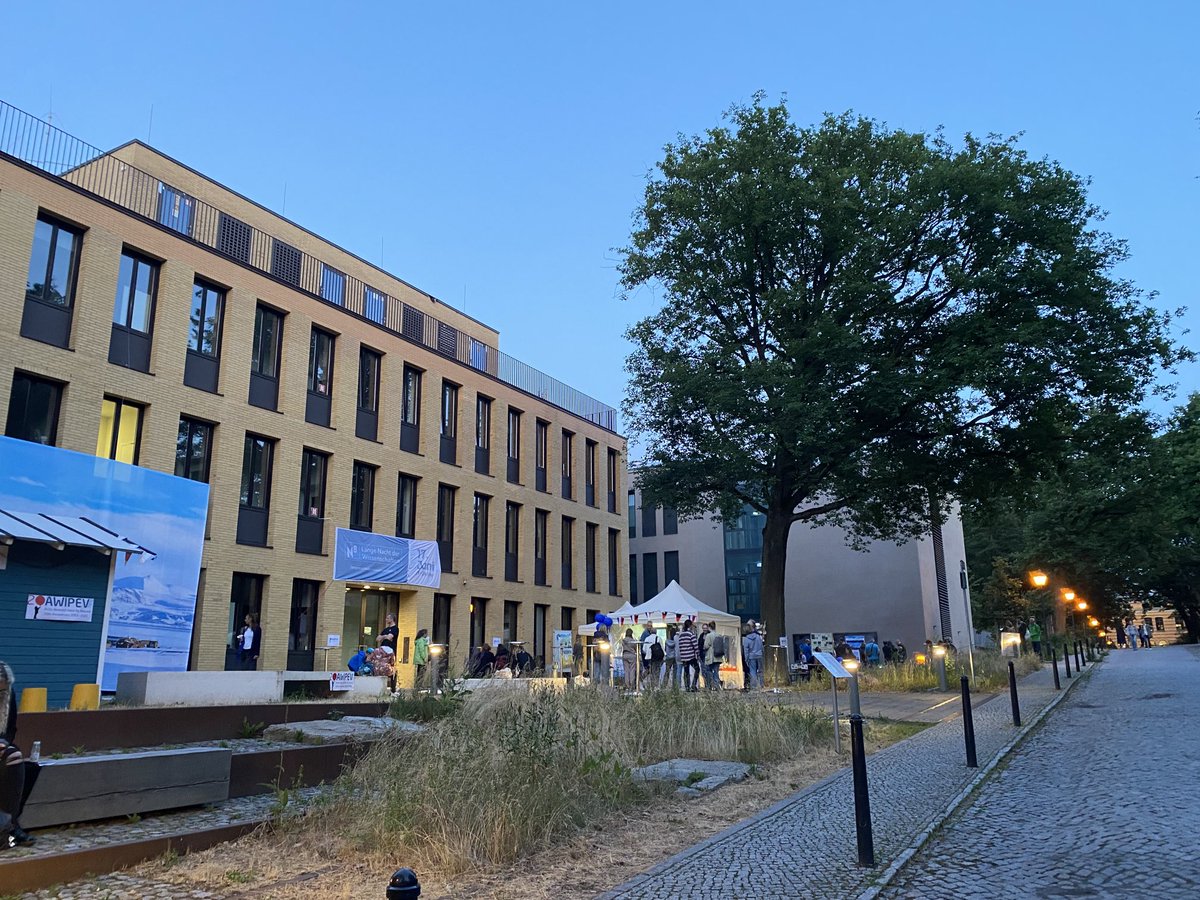 Couple of hours left to visit Arctic Ny-Ålesund and eat a Crêpe in #Potsdam Long Night of Science #LNdW 🤩⁦💫🤩 ⁦<a href="/AWI_de/">AWI Medien</a>⁩ ⁦<a href="/GFZ_Potsdam/">GFZ</a>⁩